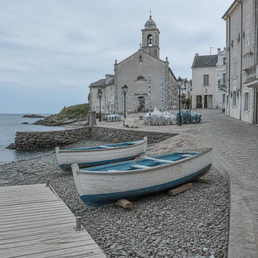 15 août en Corse : processions, fêtes patronales et criques délaissées pendant les feux d'artifice